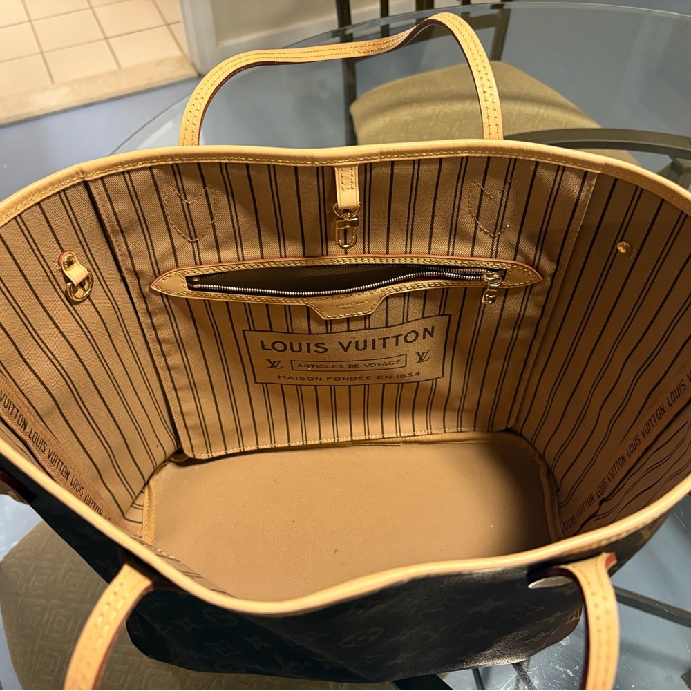 Louis Vuitton Signature Tote with Pouch Included - Picture 8 of 9